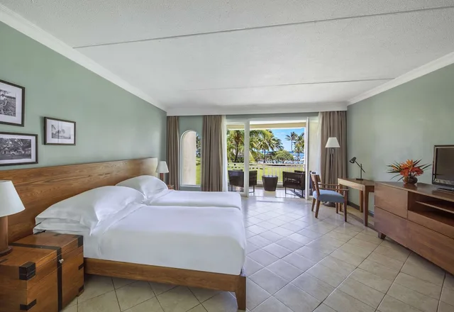 غرفة بسريرين منفصلين بإطلالة على البحر، Outrigger Mauritius Beach Resort 3/10