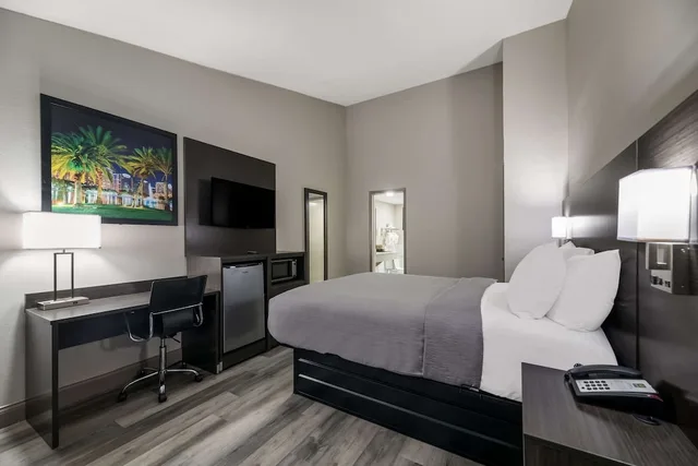 غرفة قياسية بسرير كوين، Quality Inn & Suites Altamonte Springs Orlando-North 2/5