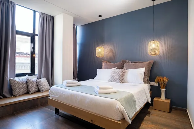 Deluxe, Queen Bed, City View, Ciel Living Athens 3/6