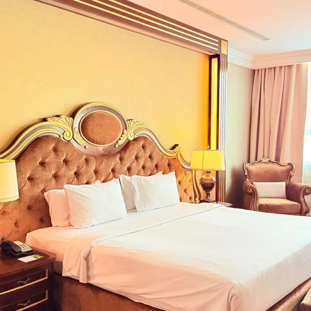 Grand, Suite, King Bed, Sunday Hotel Al Barsha Dubai Mall of the Emirates Formerly Grand Excelsior Al Barsha 2/7