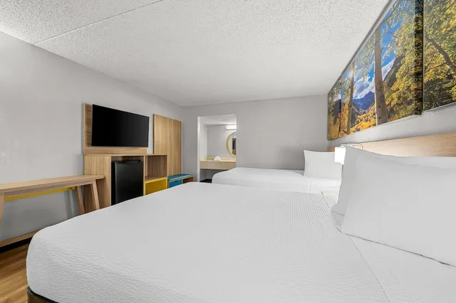 Standard, 2 Queen Beds, Days Inn by Wyndham Buena Park 5/9