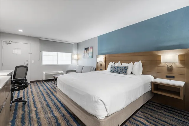 Room, King Bed, Sofa, Best Western San Diego/Miramar Hotel 2/4