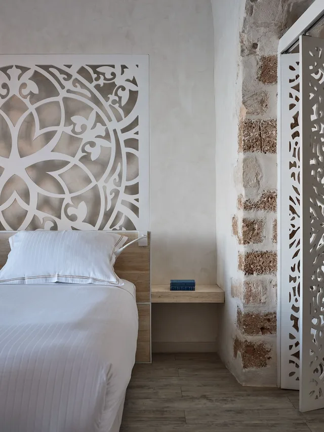 White, Suite, Queen Bed, Sea View, Balcony، Chania Inn 3/9