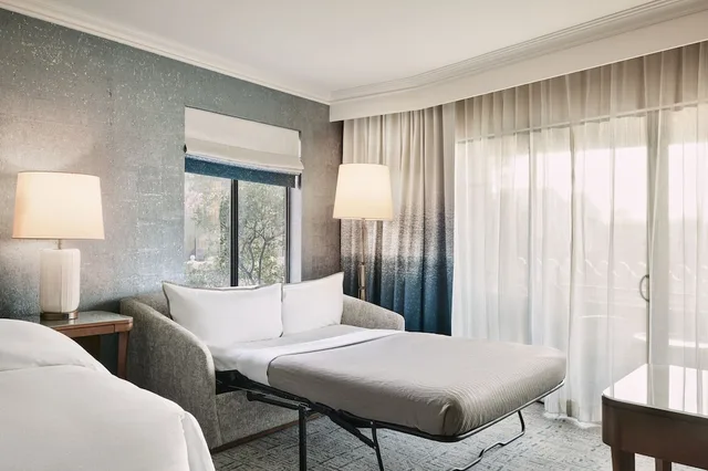 غرفة ديلوكس بسرير كينج بإطلالة على المسبح، Westin La Paloma Resort And Spa 1/5