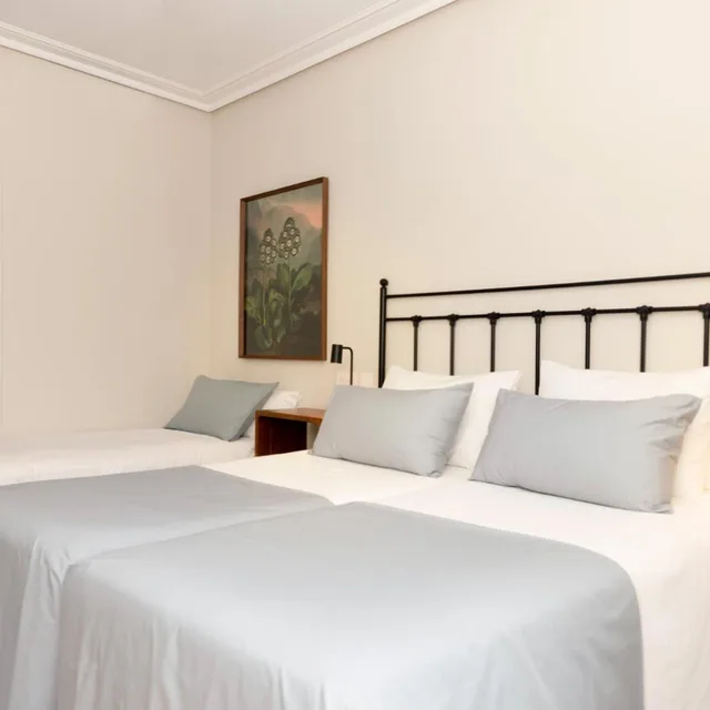 Room, Twin Beds, Hotel Sauce 2/4