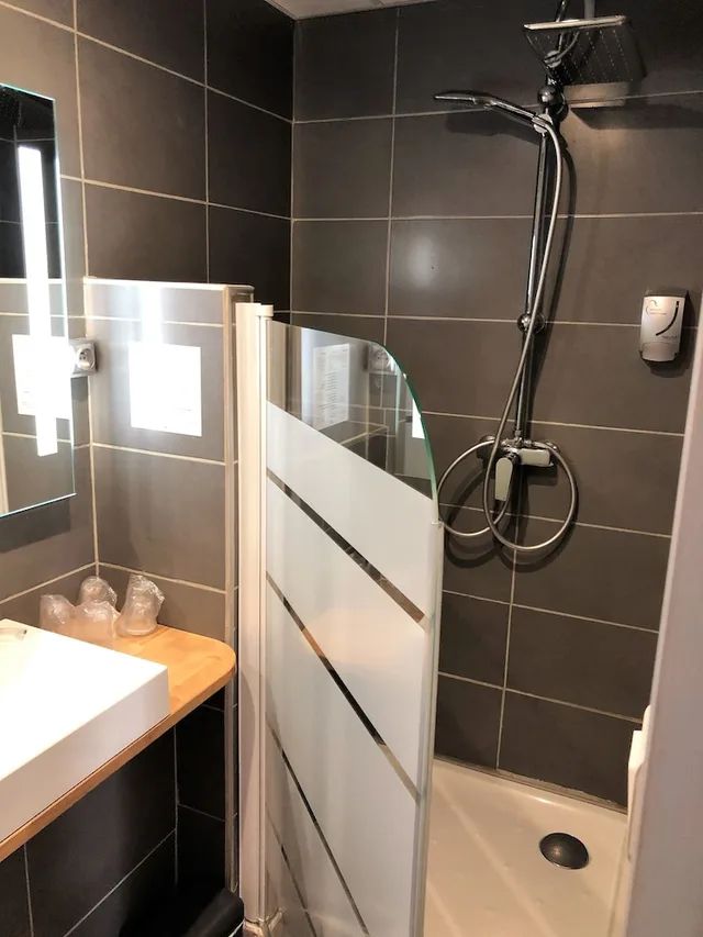 غرفة ثلاثية بسرير مزدوج وسرير فردي، Citotel Le Chapon Fin 10/10