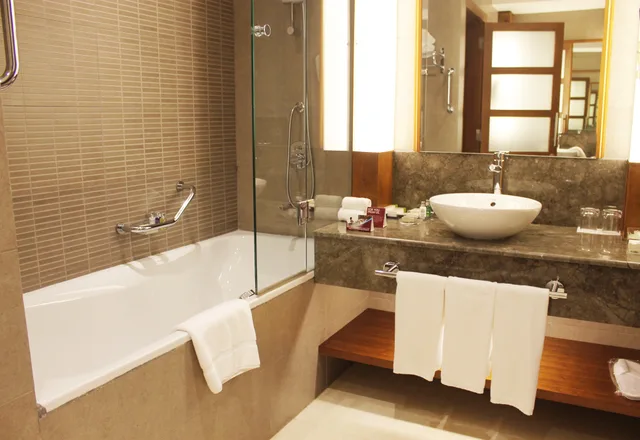 Standard, King Bed, Sofa, Balcony, Crowne Plaza Sohar 6/10
