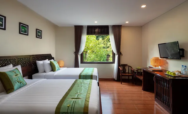 غرفة بريميوم كلاسيكية، Tam Coc La Montagne Resort Spa 2/2