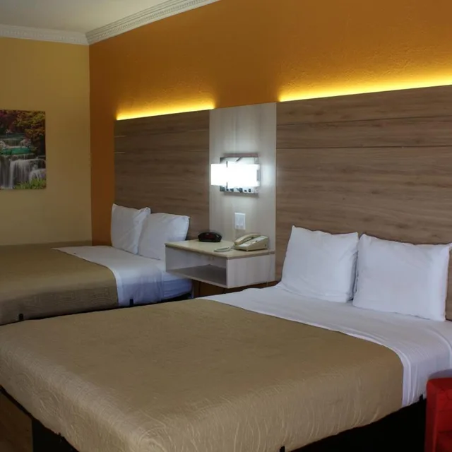 غرفة ديلوكس بسريرين كوين، Home Town Inn And Suites 3/10