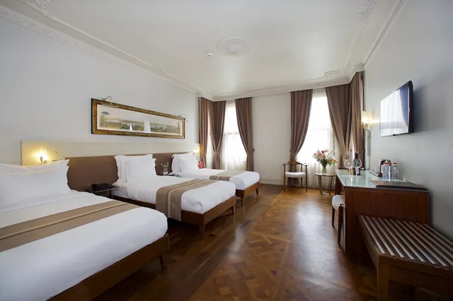 غرفة كومفورت ثلاثية بسرير كوين وسرير فردي، TAXIM LOUNGE HOTEL 2/10