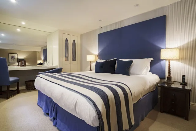 Classic, Twin Beds, Accessible, The Manor House 1/5