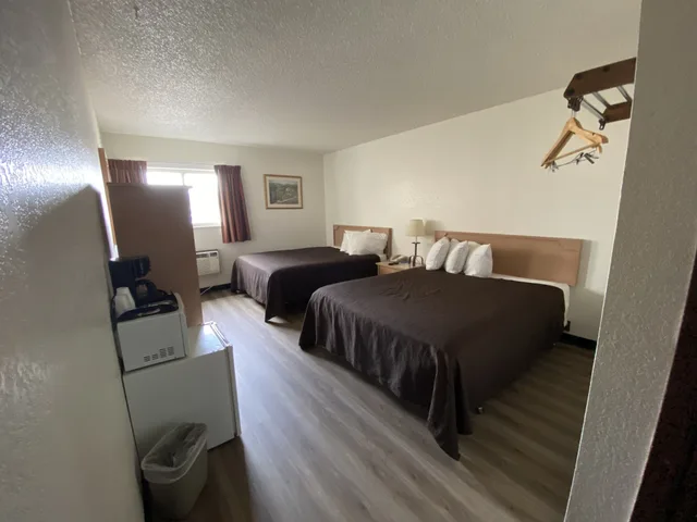 غرفة قياسية بسريرين كوين، Rodeway Inn Rifle 1/3