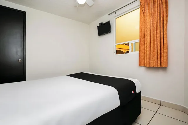 غرفة قياسية بسرير مزدوج، Capital O Hotel Victoria Morelia 1/5