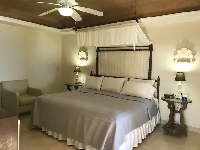 غرفة بسرير كينج بإطلالة على البحر، Playa La Media Luna Hotel 1/3