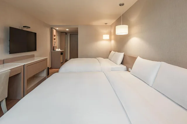 غرفة سوبيريور رباعية، Kindness Hotel - Kaohsiung Main Station 2/2