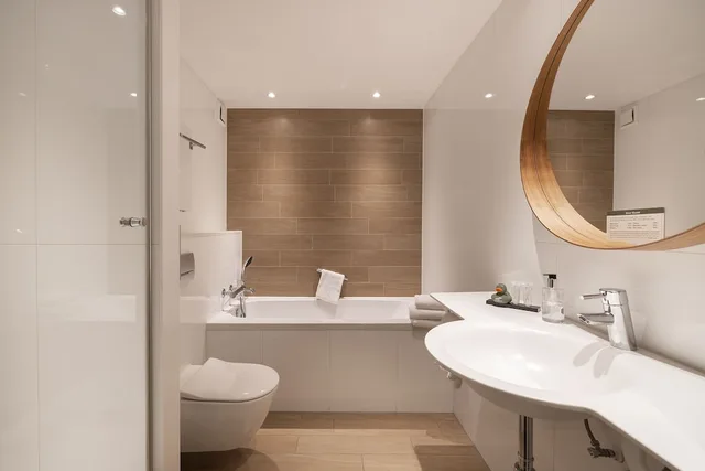 غرفة سوبيريور بسرير كوين بإطلالة على البحيرة، Hotel Mitland 8/10
