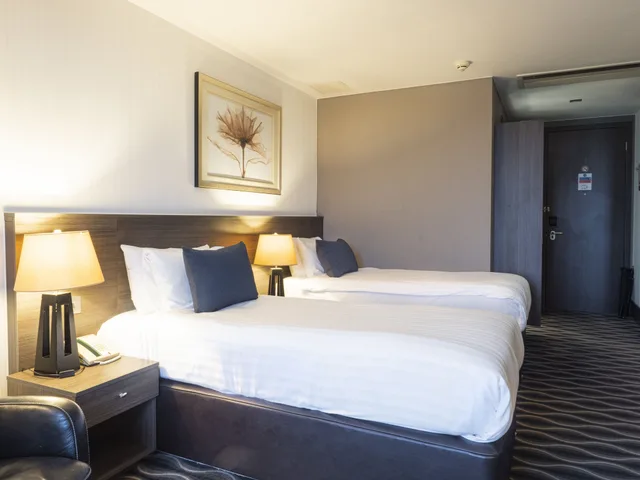 غرفة بريميوم بسريرين منفصلين بإطلالة على النهر، Crowne Plaza London - Kingston 3/10