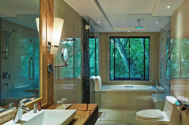 جناح بريميير بسرير كينج، Marriott Mulu Resort Spa 3/3