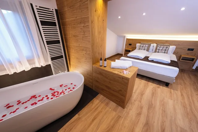 غرفة سوبيريور بسرير مزدوج بإطلالة، Hotel Iris 2/4