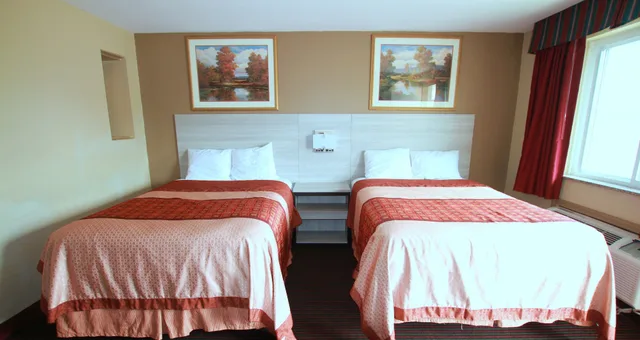 جناح استوديو ديلوكس بسريرين مزدوجين مع أريكة، Travel Inn and Suites Flemington 2/4