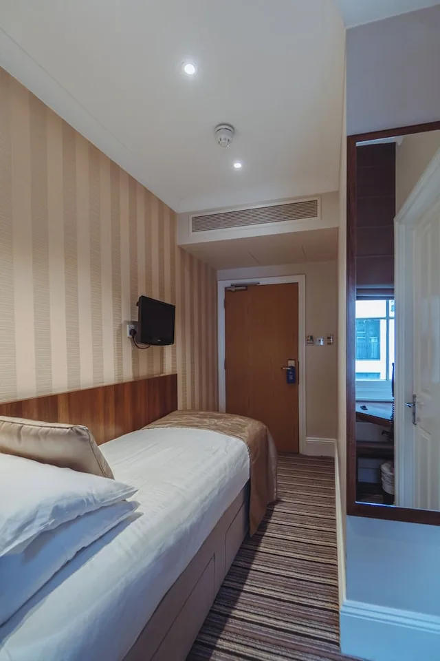 غرفة صغيرة مفردة، London House Hotel 8/17