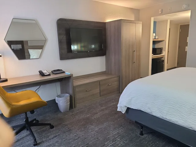 غرفة قياسية بسريرين كوين لذوي الإعاقة، Holiday Inn Express Hotel Suites Ft Lauderdale N Exec Airport 5/7
