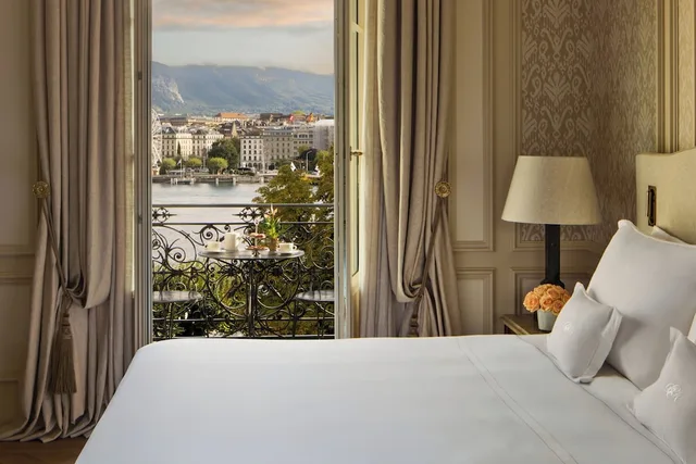 جناح جونيور بسرير كينج بإطلالة على البحيرة، Beau Rivage Geneve 1/8