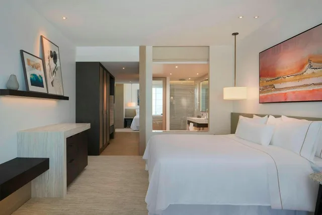 غرفة ديلوكس عائلية كبيرة بسريرين منفصلين وسرير كينج بإطلالة على المدينة، The Westin Perth 1/4