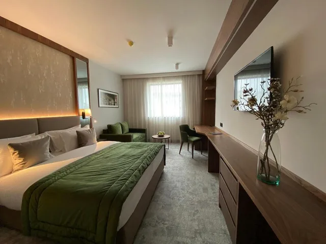غرفة قياسية بسرير كينج مع أريكة، Central Point Hotel Belgrade 1/8
