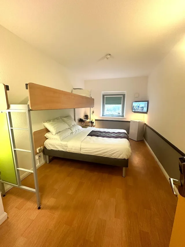 غرفة عائلية ثلاثية بسرير كينج، Ibis Budget Bradford 2/3