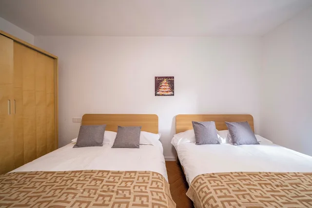 شقة أساسية بسريرين مزدوجين، Book and Bed-People's Square 2/10