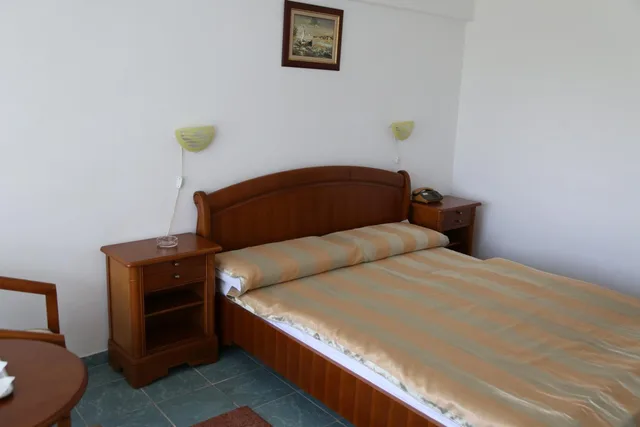 غرفة بسرير مزدوج أو سريرين منفصلين بإطلالة على البحر، Hotel Orfeu 4/10
