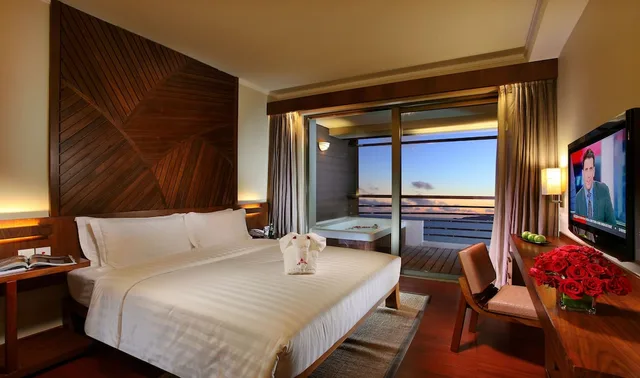 1 Bedroom, Deluxe, Suite, King Bed, Ocean View, Kitchen, Pullman Oceanview Sanya Bay Resort and Spa 1/5