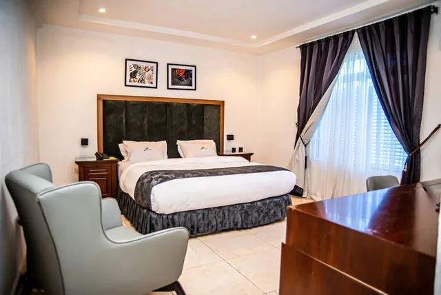 غرفة سوبيريور بسرير كوين، Caledonian Suites 1/7