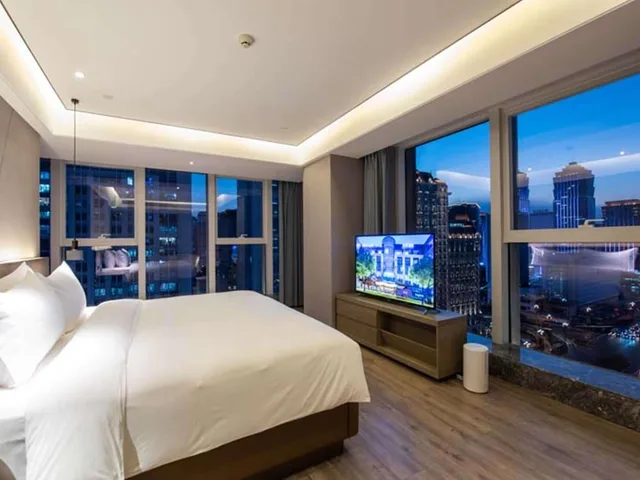 Privilege, King Bed, Mercure Xining Haihu CBD 3/9