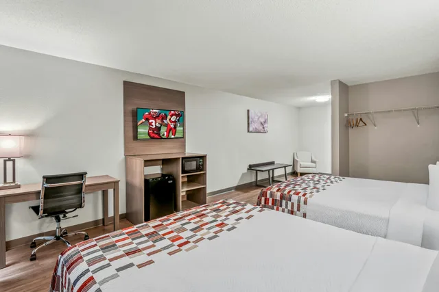 غرفة بسريرين كوين لذوي الإعاقة، Red Roof Inn Southfield 3/5