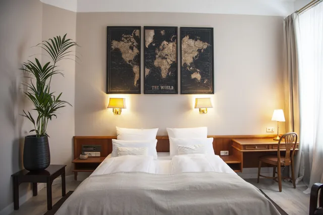 Charming, Comfort, Queen Bed، Boutique Hotel Krone Muenchen 2/3