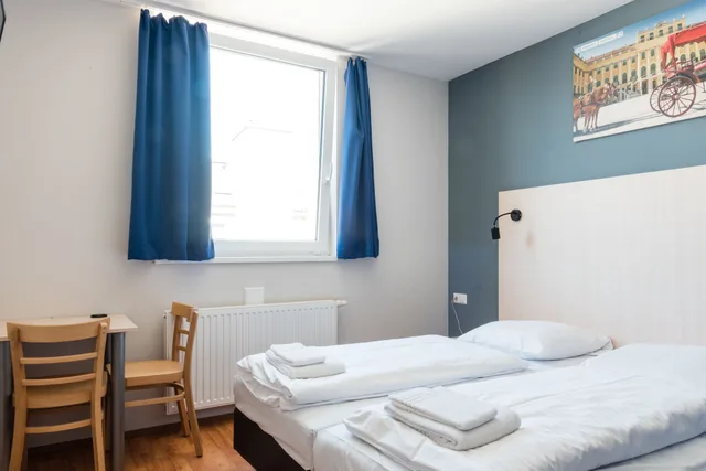 Room, Single, Twin Beds, a&o Wien Hauptbahnhof 5/10