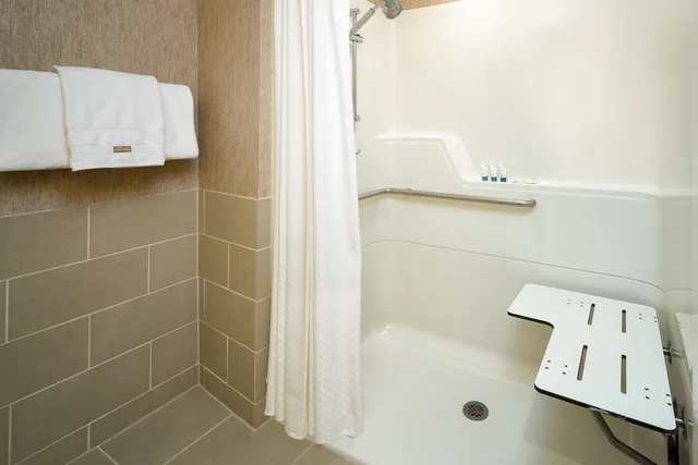 جناح جونيور بسرير كينج مع أريكة لذوي الإعاقة، The Westin Tysons Corner 2/2