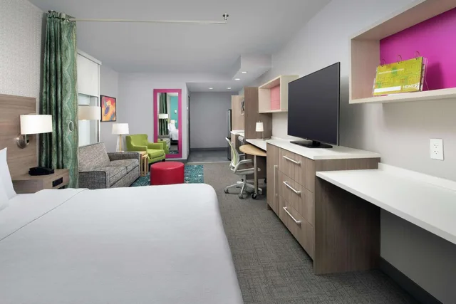 جناح استوديو بريميوم ركني بسرير كينج مع أريكة، Home2 Suites By Hilton Nashville Downtown Convention Center 1/3
