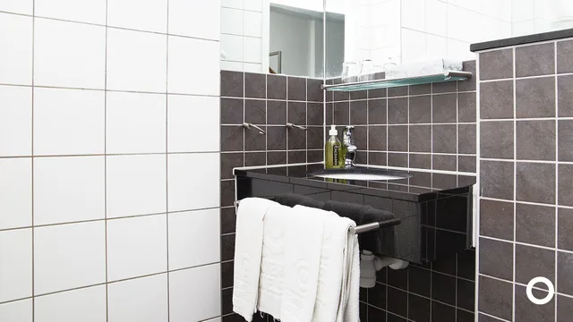 غرفة ديلوكس بسرير كينج، CENTERHOTEL ARNARHVOLL 6/6