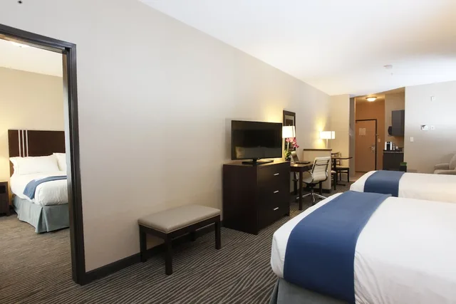 جناح بسريرين كوين، Holiday Inn Express Fort St John 2/9
