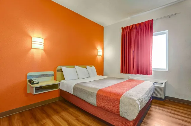 غرفة بسرير كوين لذوي الإعاقة، Howard Johnson by Wyndham Lemoore 2/10