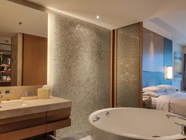 Room, King Bed, Partial Ocean View, Jw Marriott Hotel Sanya Dadonghai Bay 10/10