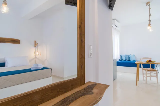 Studio, Terrace, Santorini Crystal Blue 1/4
