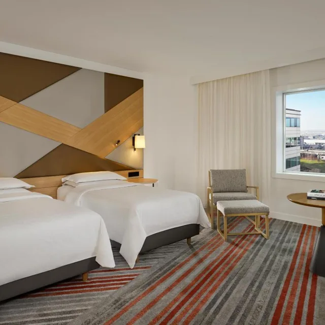 Deluxe, Twin Beds, Airport View، Sheraton Amsterdam Airport 1/4