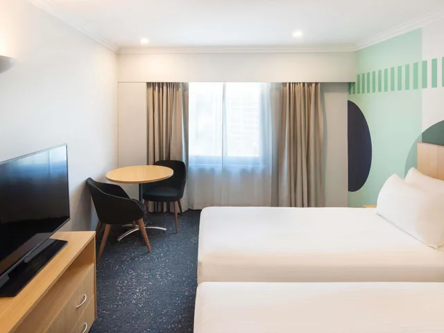 Room, Queen Bed, Accessible, ibis Styles Sydney Central 7/10
