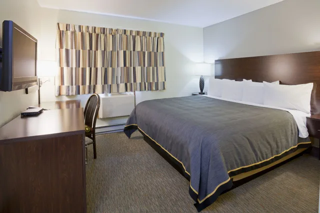 Junior Suite, Superior, Studio, King Bed، Fargo Inn and Suites 1/7