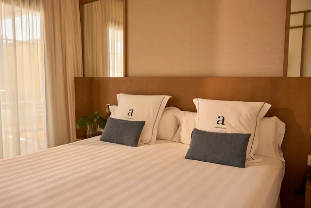Premium, Queen Bed, Partial Sea View, Almirante Hotel 6/10