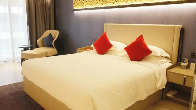 Elegant, King Bed، Tian Yi International Hotel 2/9